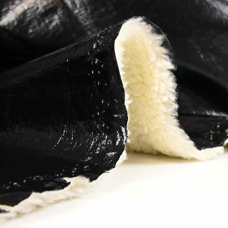 Simili cuir noir brillant envers sherpa fausse fourrure mouton écru