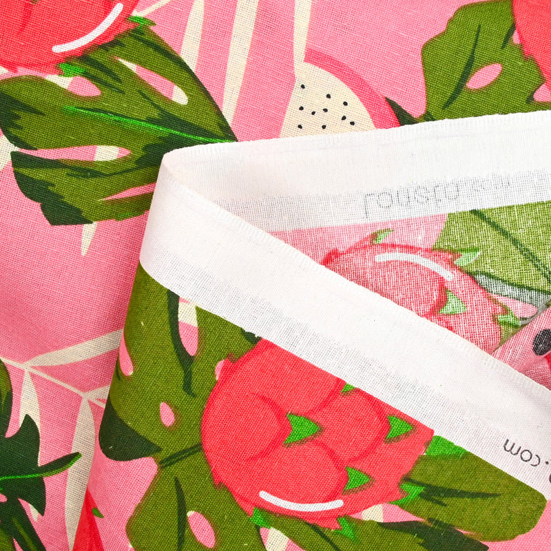 Polycoton imprimé monstera et fruit du dragon fond rose