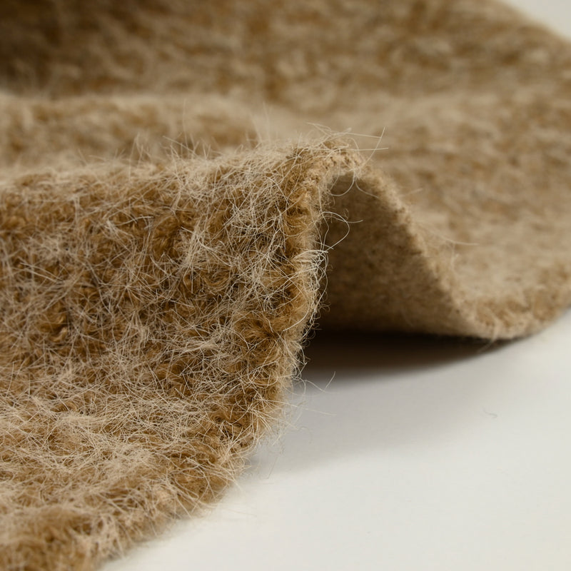 Beige long -haired woolen lining