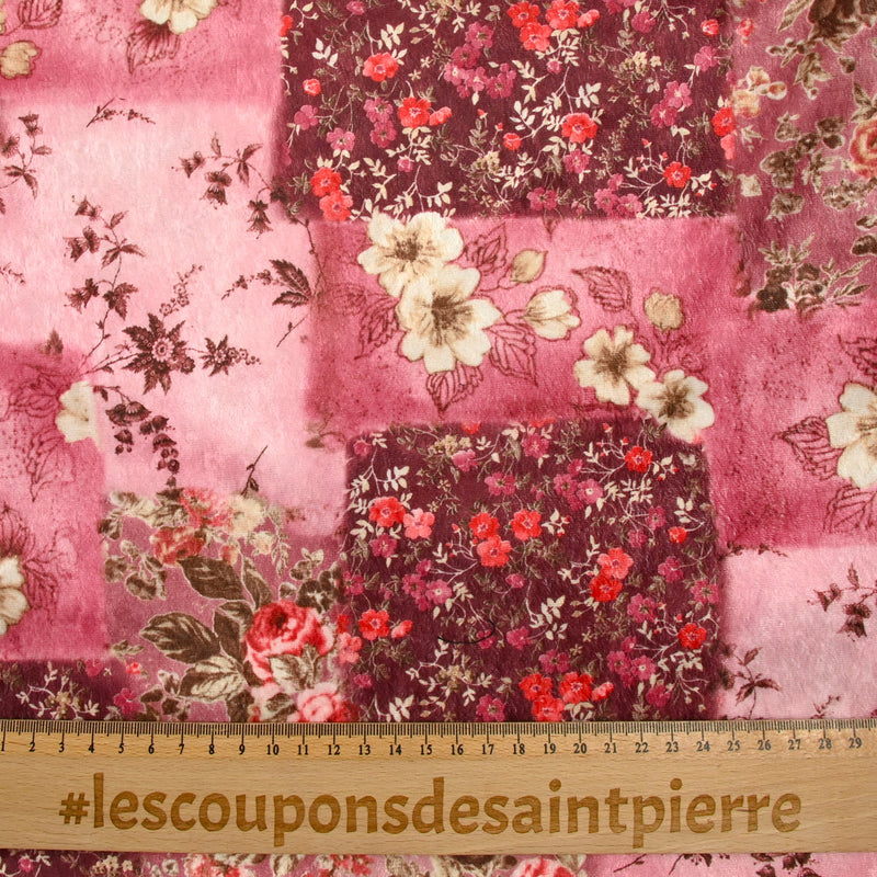Maille de velours ras fleurs framboise