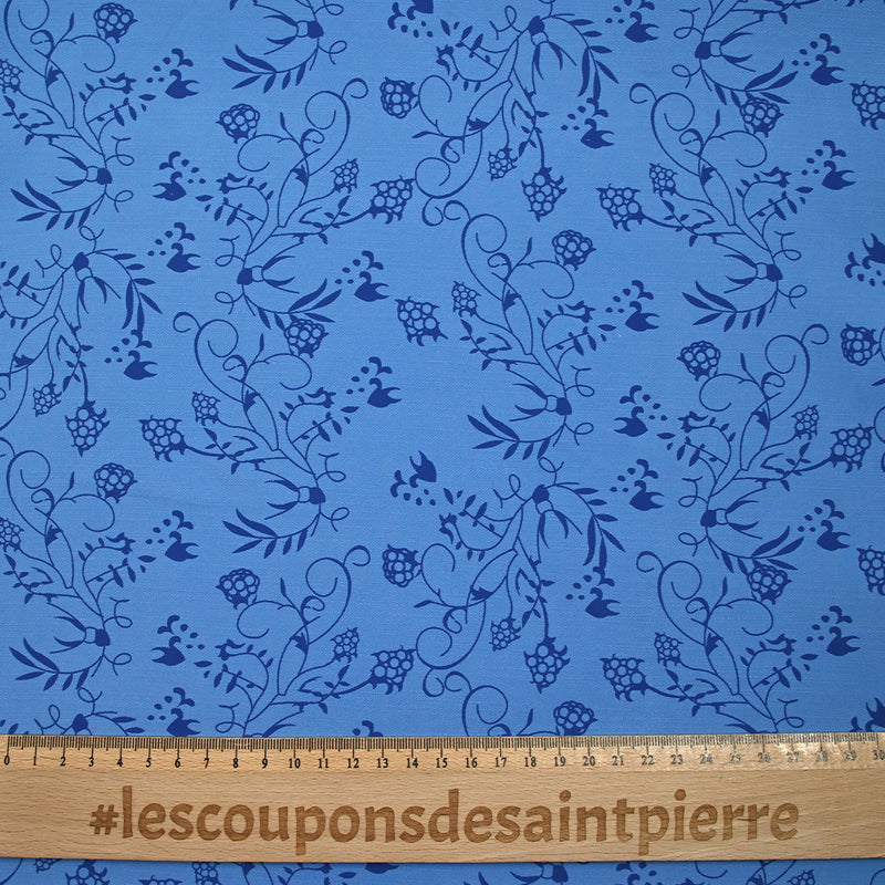 Douponed printed viscose Carolina blue azure background