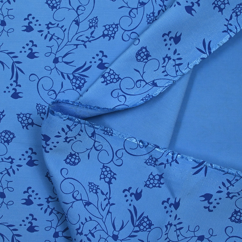 Douponed printed viscose Carolina blue azure background
