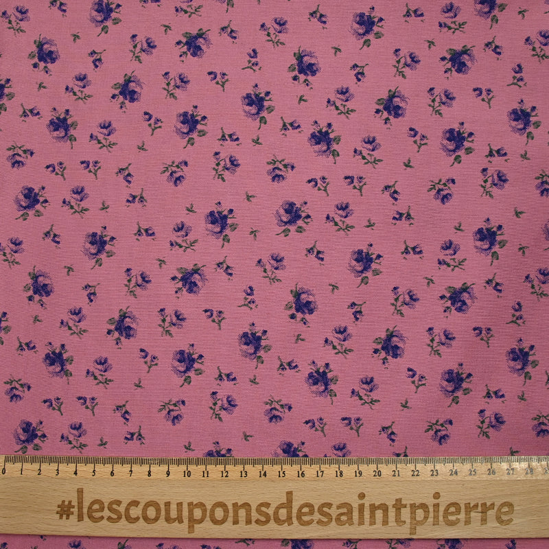 Viscose imprimée légère roses bleues fond rose