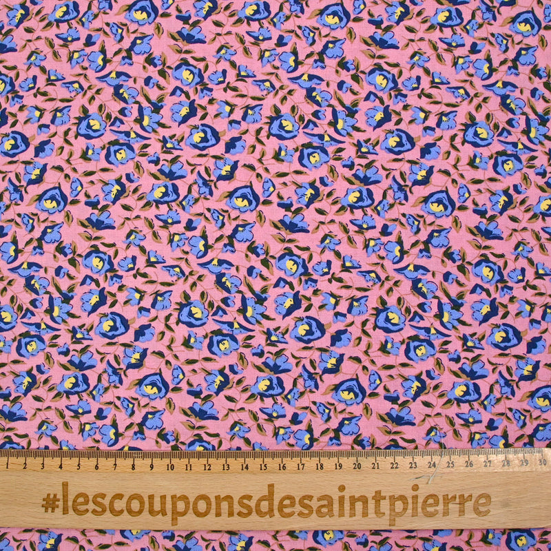 Viscose imprimée rêve botanique fond fraise glacé