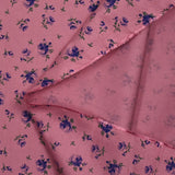 Viscose imprimée légère roses bleues fond rose