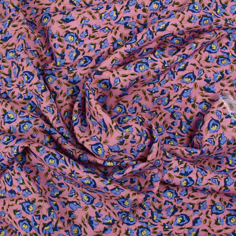 Viscose imprimée rêve botanique fond fraise glacé