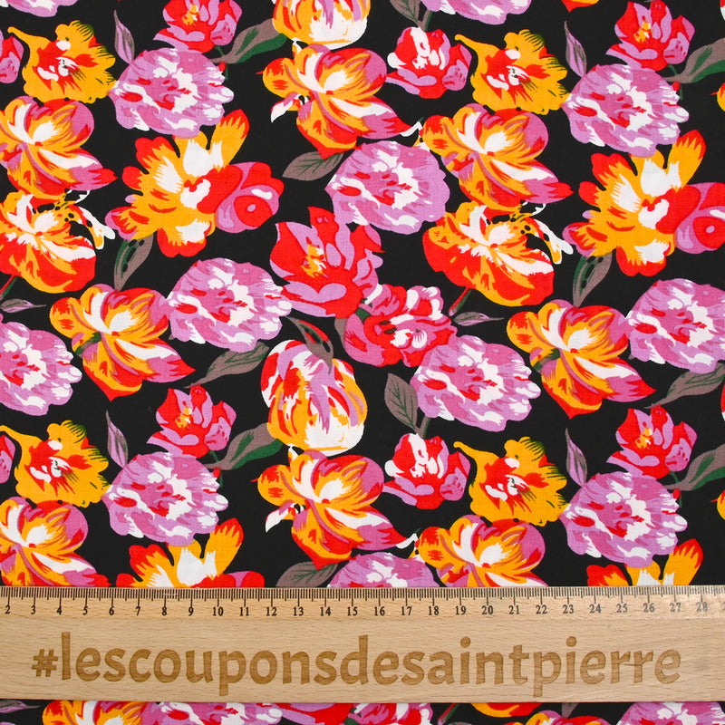 Viscose imprimée jardin d’aquarelle rose fond noir