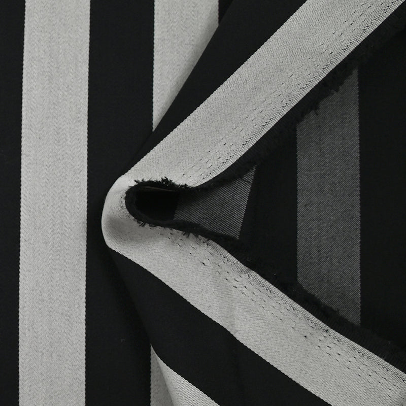 Gabardine de laine mélangée rayée noir et blanc cassé