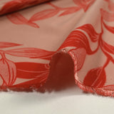 Polyviscose imprimée jungle flower rouge fond rose