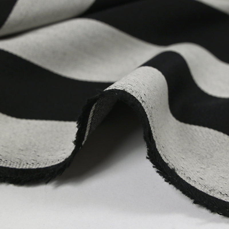 Gabardine de laine mélangée rayée noir et blanc cassé