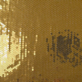 Sequins dorés sur mousseline