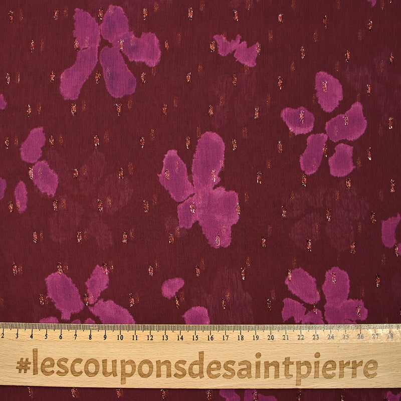 Mousseline crinkle imprimée plumetis lurex fleurs magenta fond pourpre