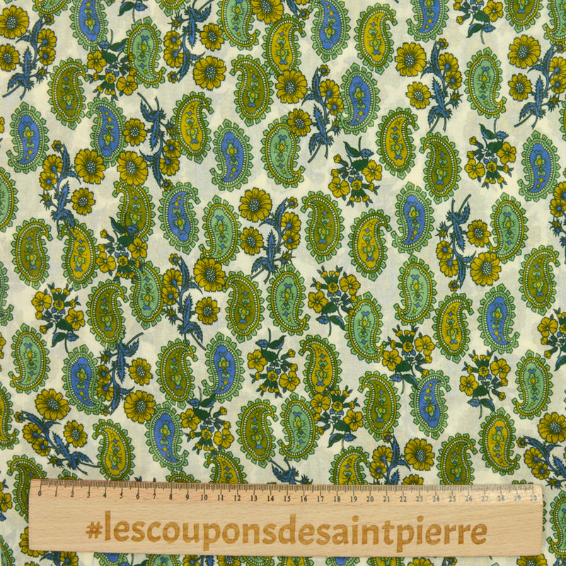 Voile de coton imprimé cachemire vert fond beige