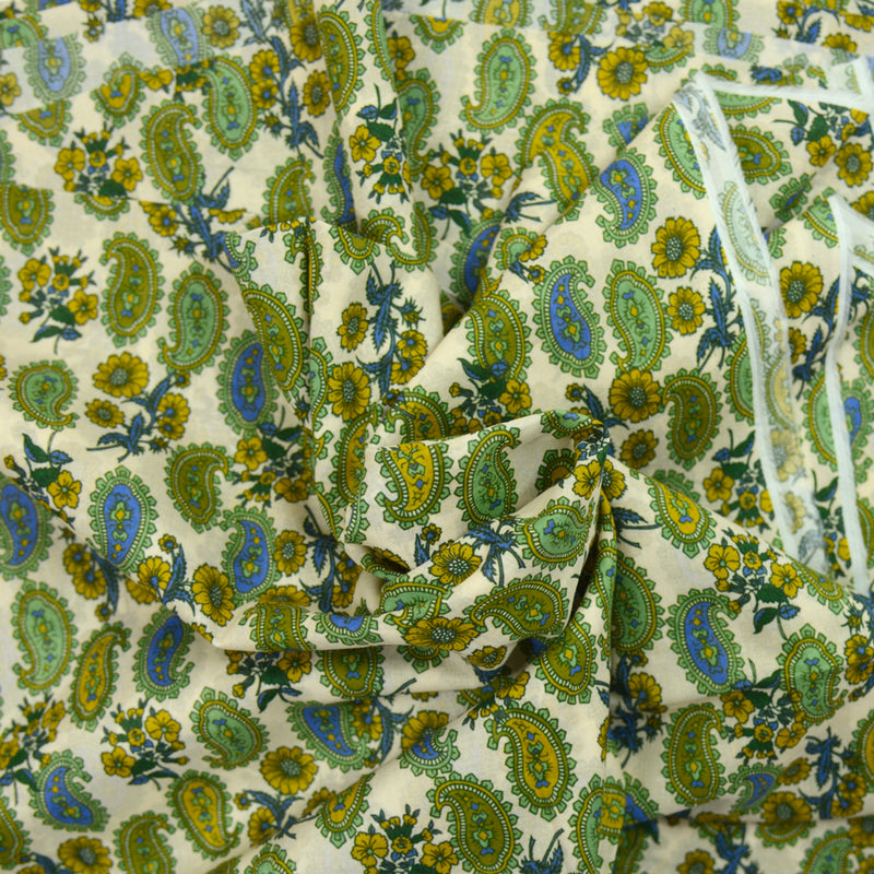Voile de coton imprimé cachemire vert fond beige