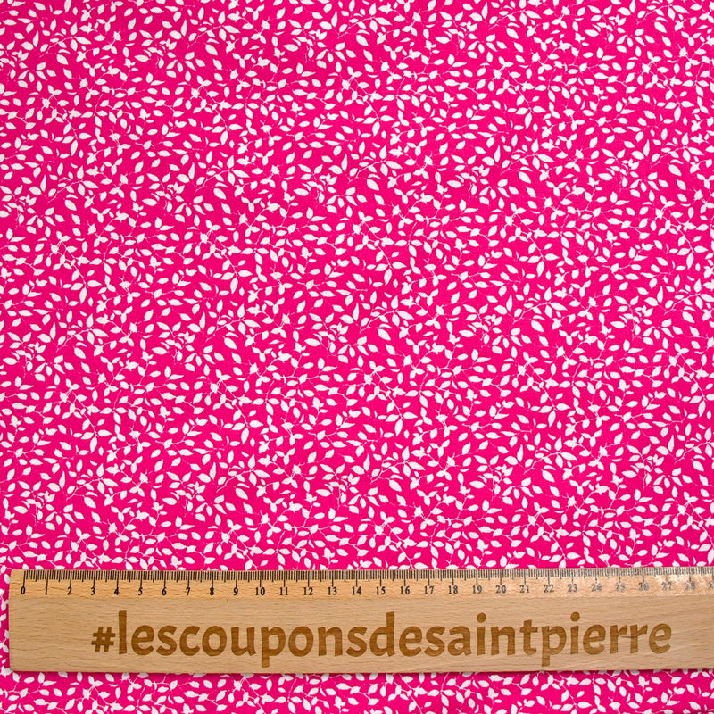 Popeline de coton imprimée feuillage fond fuchsia