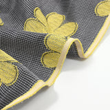 Jacquard natté polyviscose fleurs jaune fond gris