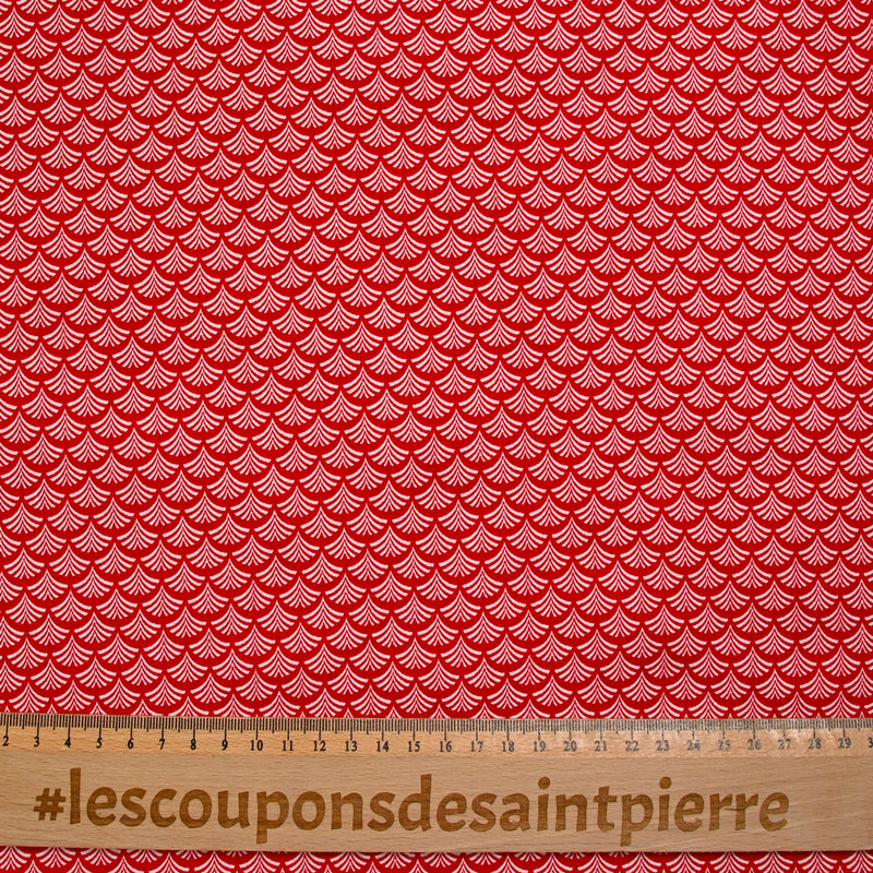 Popeline de coton imprimée coquillage fond rouge