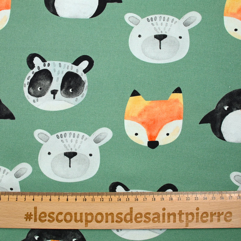Gabardine de coton imprimé animaux fond vert