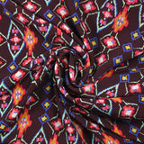Crêpe viscose imprimé éclat mystique fuchsia et vert d'eau fond lie de vin