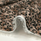 Microfibre imprimée polyester graou léopard fond sable et taupe