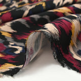 Satin de viscose imprimé Vénus bordeaux fond noir