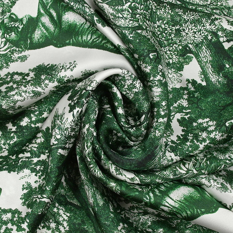 Satin de soie imprimé dans la jungle vert fond blanc