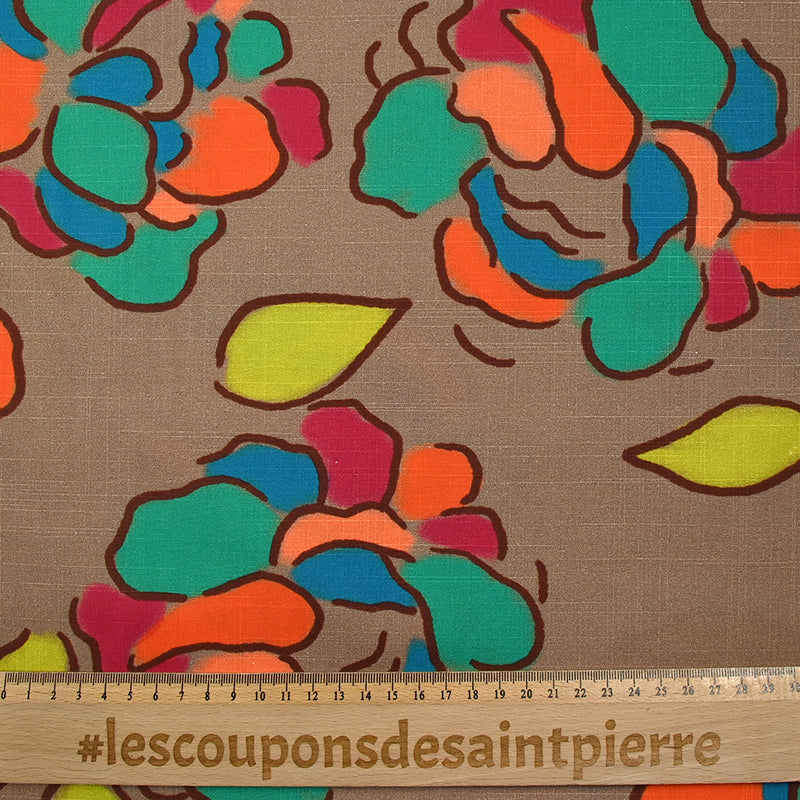 Viscose tissée imprimée fleurs dessinées fond marron