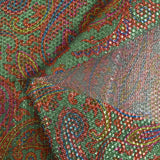 Jacquard polyester lamé cachemire rouge et fuchsia fond vert pomme