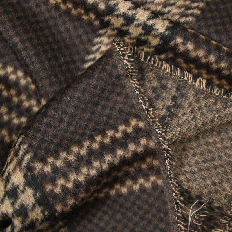 Mixed wool combed tiles and brown chicken