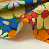Coton imprimé floraison disco bleu roi, orange et jaune pâle