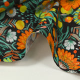 Coton imprimé pluie de fleurs orange fond marron