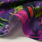 Coton imprimé jungle florale violet fond bleu nuit