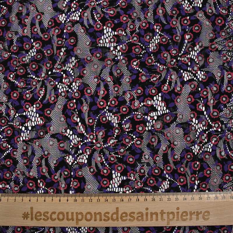 Dentelle festonnée imprimée fleurs rouge et violette fond noir