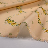Crêpe imprimé serpent de fleurs fond pêche