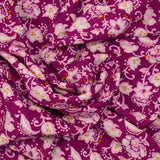 Viscose imprimée fleurs arabesque fond violet