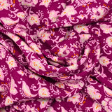 Viscose imprimée fleurs arabesque fond violet