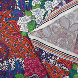 Crêpe satin polyester imprimé cachemire et fleurs brique, magenta et violet