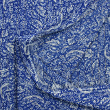 Mousseline imprimée crinkle lurex nature en fleurs fond bleu roi