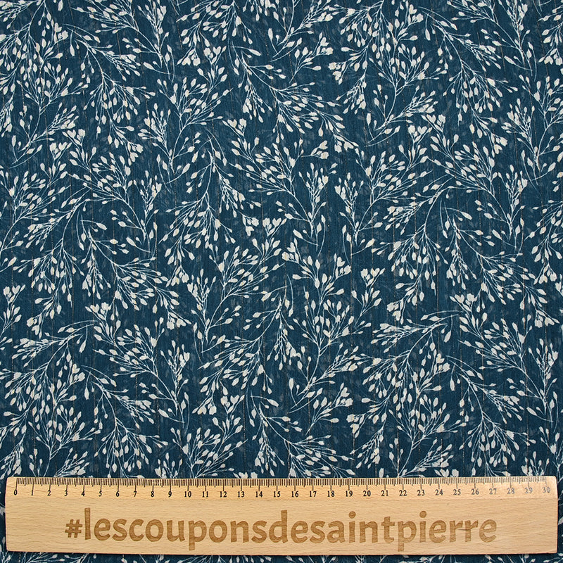 Mousseline imprimée crinkle lurex branche d'arbre fond bleu foncé