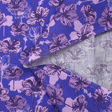 Popeline de coton imprimée silhouette en fleurs lilas fond indigo