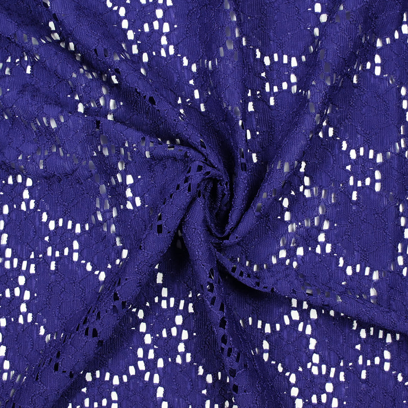 Maille dentelle ajourée fleurs fond indigo