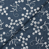 Twill de polyester brodé marguerite fond marine