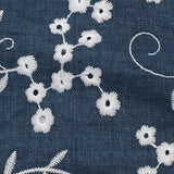 Twill de polyester brodé marguerite fond marine