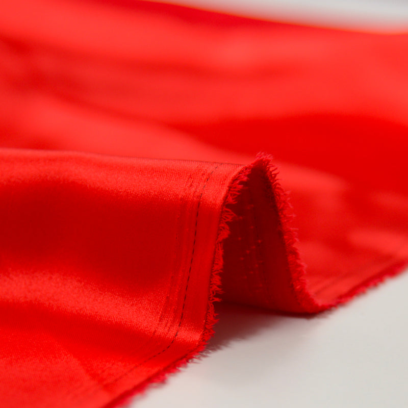 Satin polyester lourd rouge