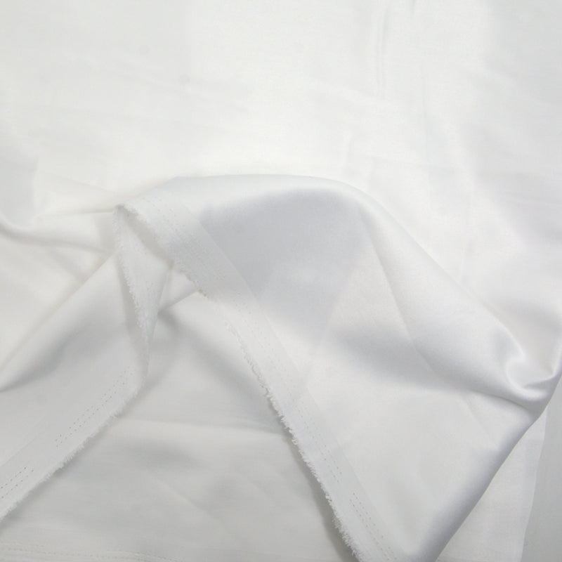 Satin polyester fin blanc
