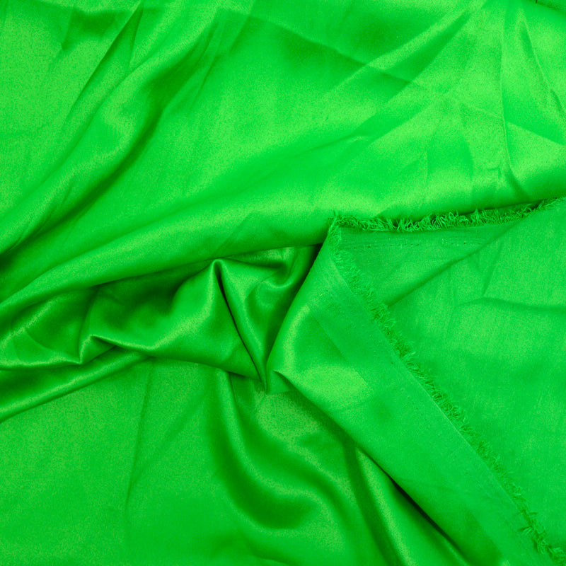 Satin polyester fin vert gazon