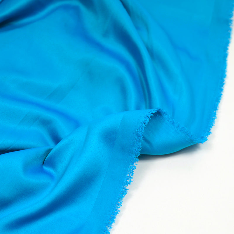 Satin polyester fin bleu azur