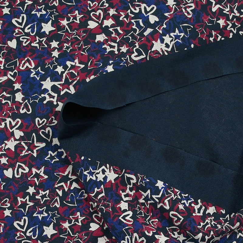 Jersey de viscosa con estampado graffiti índigo y frambuesa, fondo azul medianoche