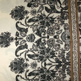Satin polyester imprimé cachemire en frise anthracite fond écru