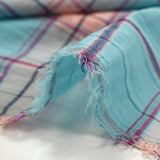 Voile de coton Lurex froissé à carreaux fond bleu ciel